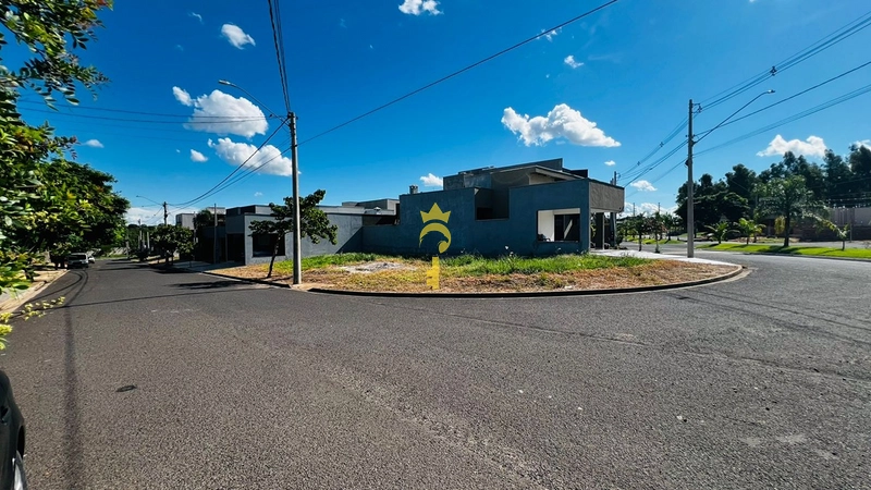 Terreno de esquina à venda no Residencial Barcelona 01: 4ª foto da galeria de imagens do imóvel