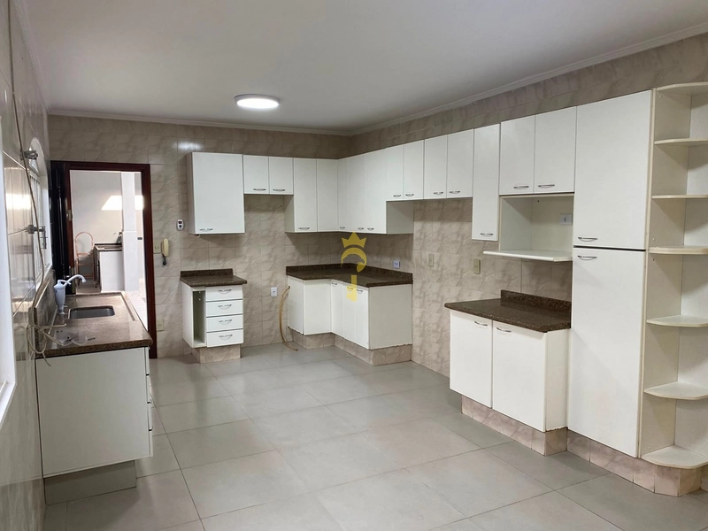 Casa de Esquina à Venda no Bairro Novo Umuarama | 3 Quartos com Suíte, Churrasqueira e Próximo à Santa Casa – Araçatuba: 3ª foto da galeria de imagens do imóvel