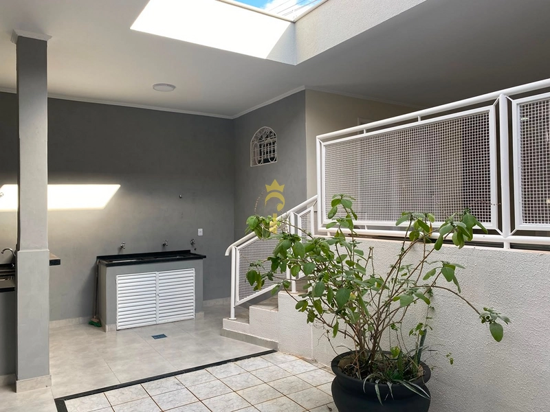 Casa de Esquina à Venda no Bairro Novo Umuarama | 3 Quartos com Suíte, Churrasqueira e Próximo à Santa Casa – Araçatuba: 7ª foto da galeria de imagens do imóvel