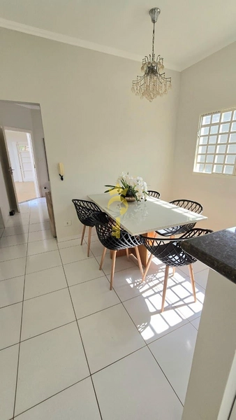 Casa com 2 dormitórios sendo 1 suíte com closet e banheira.: 9ª foto da galeria de imagens do imóvel