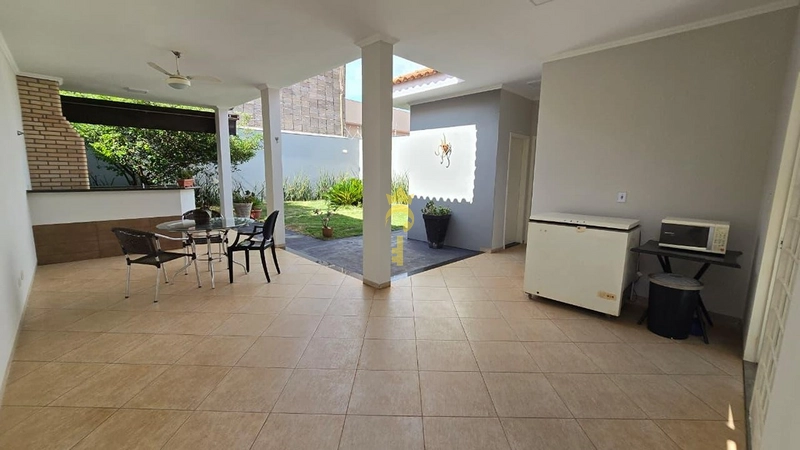 Casa com 2 dormitórios sendo 1 suíte com closet e banheira.: 15ª foto da galeria de imagens do imóvel