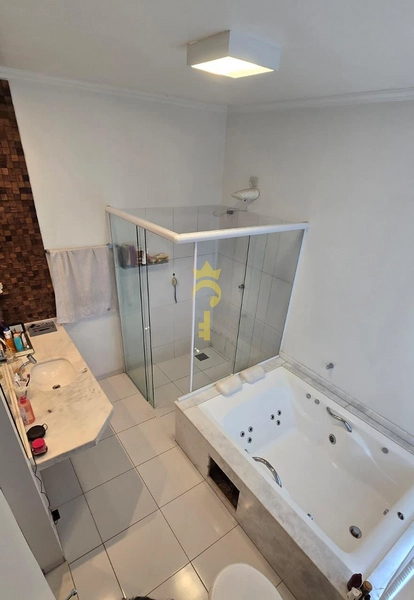 Casa com 2 dormitórios sendo 1 suíte com closet e banheira.: 4ª foto da galeria de imagens do imóvel