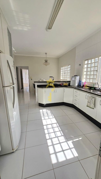 Casa com 2 dormitórios sendo 1 suíte com closet e banheira.: 10ª foto da galeria de imagens do imóvel