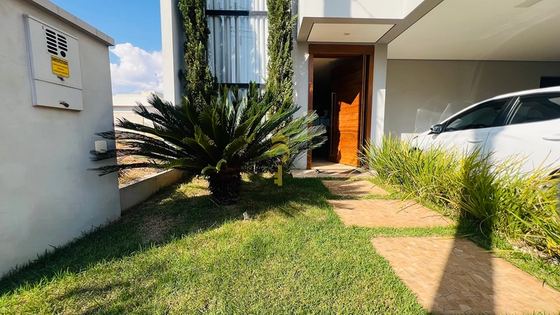 Sobrado à Venda no Condomínio Barcelona | 3 Quartos com Suíte, Piscina Aquecida e Energia Solar – Araçatuba: 1ª foto da galeria de imagens do imóvel