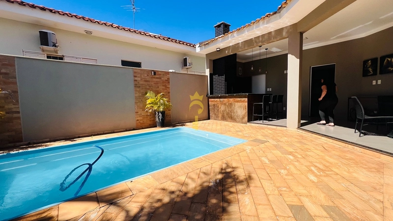 Casa à Venda no Condomínio Serra Dourada | 3 Quartos com Suíte, Piscina, Varanda Gourmet e Quadras de Tênis – Araçatuba: 5ª foto da galeria de imagens do imóvel