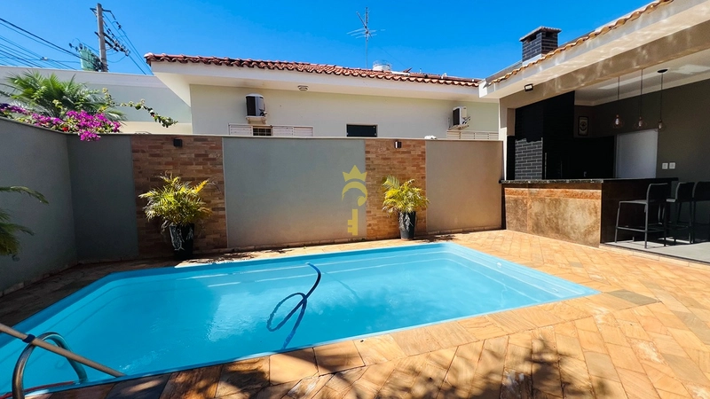 Casa à Venda no Condomínio Serra Dourada | 3 Quartos com Suíte, Piscina, Varanda Gourmet e Quadras de Tênis – Araçatuba: 6ª foto da galeria de imagens do imóvel