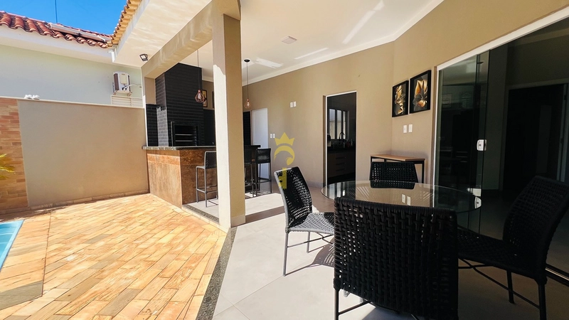 Casa à Venda no Condomínio Serra Dourada | 3 Quartos com Suíte, Piscina, Varanda Gourmet e Quadras de Tênis – Araçatuba: 2ª foto da galeria de imagens do imóvel