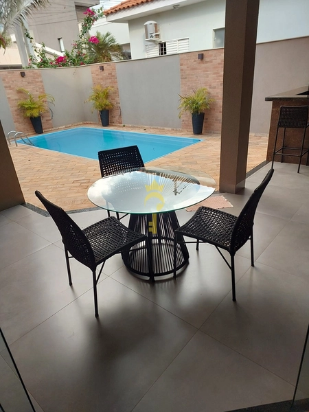 Casa à Venda no Condomínio Serra Dourada | 3 Quartos com Suíte, Piscina, Varanda Gourmet e Quadras de Tênis – Araçatuba: 9ª foto da galeria de imagens do imóvel