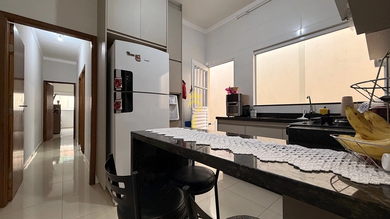 Casa com Energia Solar à Venda no Bairro Umuarama | 2 Quartos com Suíte, Móveis Planejados e Pé-Direito Duplo – Araçatuba: 11ª foto da galeria de imagens do imóvel