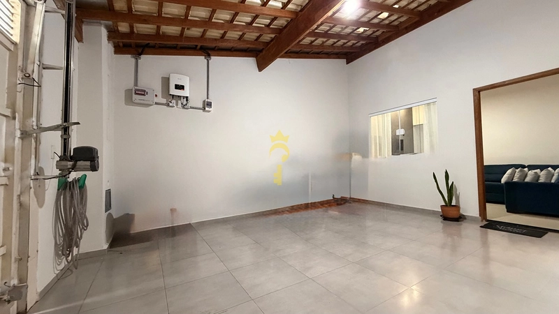 Casa com Energia Solar à Venda no Bairro Umuarama | 2 Quartos com Suíte, Móveis Planejados e Pé-Direito Duplo – Araçatuba: 4ª foto da galeria de imagens do imóvel