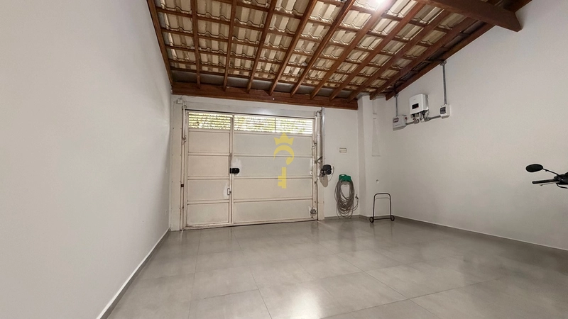Casa com Energia Solar à Venda no Bairro Umuarama | 2 Quartos com Suíte, Móveis Planejados e Pé-Direito Duplo – Araçatuba: 5ª foto da galeria de imagens do imóvel