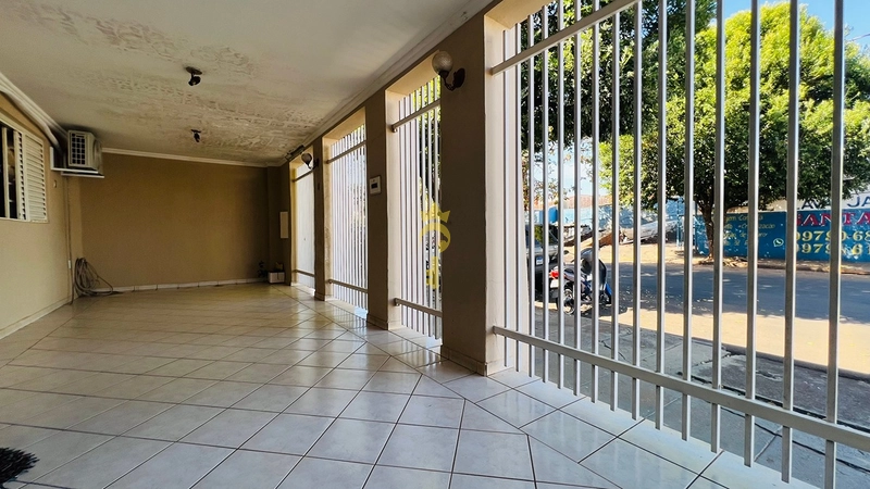 Casa de Esquina à Venda no Bairro Santana | 3 Quartos com Suíte, Próxima à Havan e Faculdade – Araçatuba: 1ª foto da galeria de imagens do imóvel