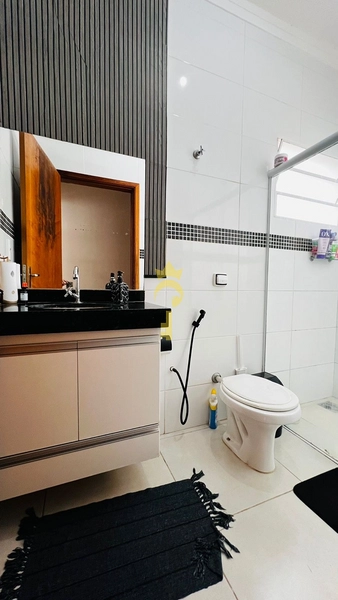 Casa com 2 dormitórios e 2 banheiros com garagem fechada e coberta : 10ª foto da galeria de imagens do imóvel