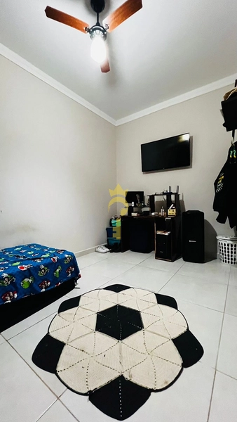 Casa com 2 dormitórios e 2 banheiros com garagem fechada e coberta : 8ª foto da galeria de imagens do imóvel