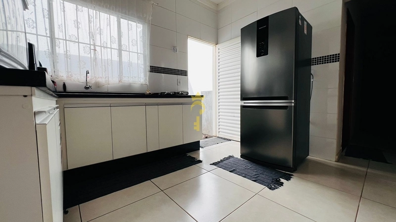 Casa com 2 dormitórios e 2 banheiros com garagem fechada e coberta : 4ª foto da galeria de imagens do imóvel