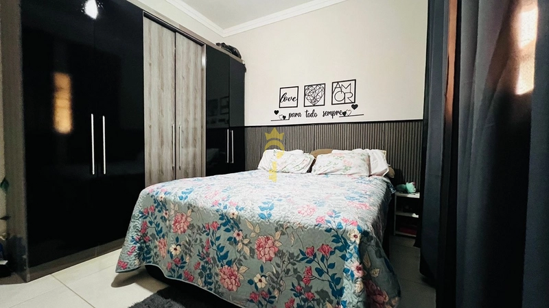 Casa com 2 dormitórios e 2 banheiros com garagem fechada e coberta : 2ª foto da galeria de imagens do imóvel