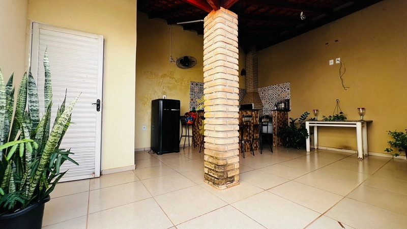 Casa com 2 dormitórios e 2 banheiros com garagem fechada e coberta : 16ª foto da galeria de imagens do imóvel