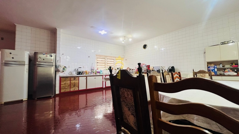 Casa à Venda no Bairro Bandeiras | 760 m² de Terreno, 4 Quartos, 3 Vagas e Potencial Comercial – Araçatuba: 14ª foto da galeria de imagens do imóvel