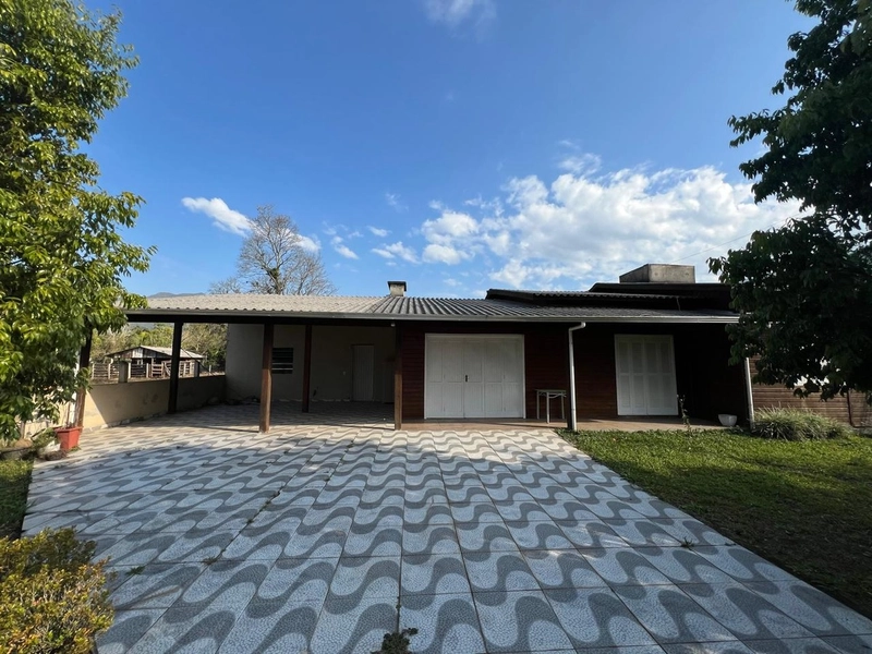 CASA EM TRÊS PINHEIROS: 2ª foto da galeria de imagens do imóvel