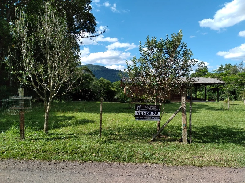 ÁREA COM CASA DE MADEIRA: 1ª foto da galeria de imagens do imóvel