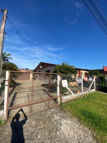 CASA À VENDA NO CENTRO DE TERRA DE AREIA: 1ª foto da galeria de imagens do imóvel