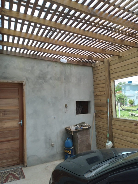 CASA DE MADEIRA EM TERRA DE AREIA: 9ª foto da galeria de imagens do imóvel