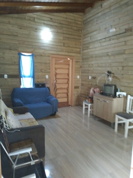 CASA DE MADEIRA EM TERRA DE AREIA: 4ª foto da galeria de imagens do imóvel
