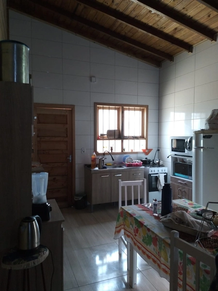 CASA DE MADEIRA EM TERRA DE AREIA: 5ª foto da galeria de imagens do imóvel