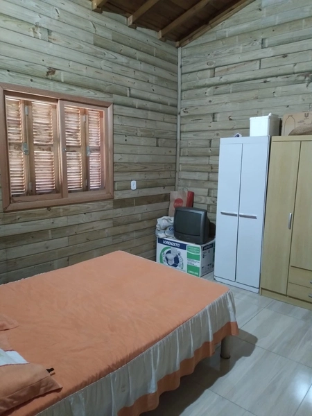 CASA DE MADEIRA EM TERRA DE AREIA: 8ª foto da galeria de imagens do imóvel