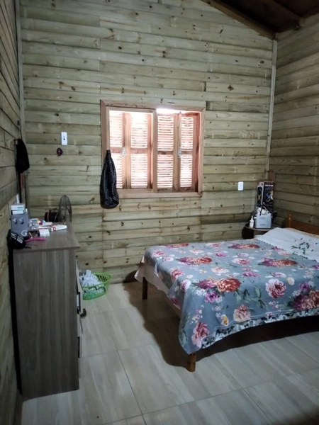 CASA DE MADEIRA EM TERRA DE AREIA: 6ª foto da galeria de imagens do imóvel