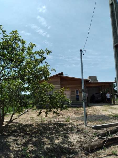 CASA DE MADEIRA EM TERRA DE AREIA: 13ª foto da galeria de imagens do imóvel