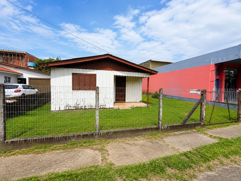 CASA À VENDA  NO CENTRO DE TERRA DE AREIA: 1ª foto da galeria de imagens do imóvel