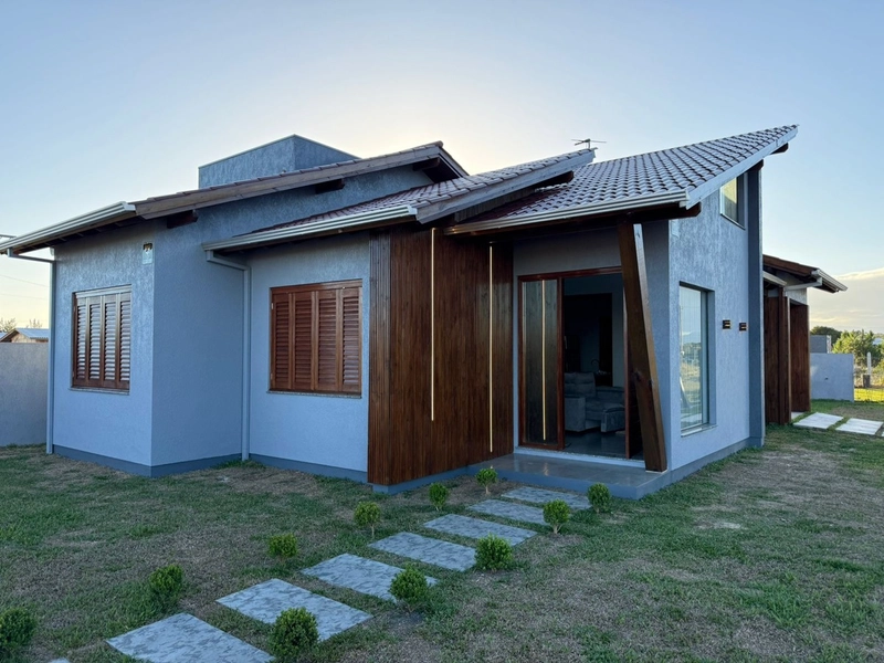 CASA À VENDA NA PRAIA: 1ª foto da galeria de imagens do imóvel