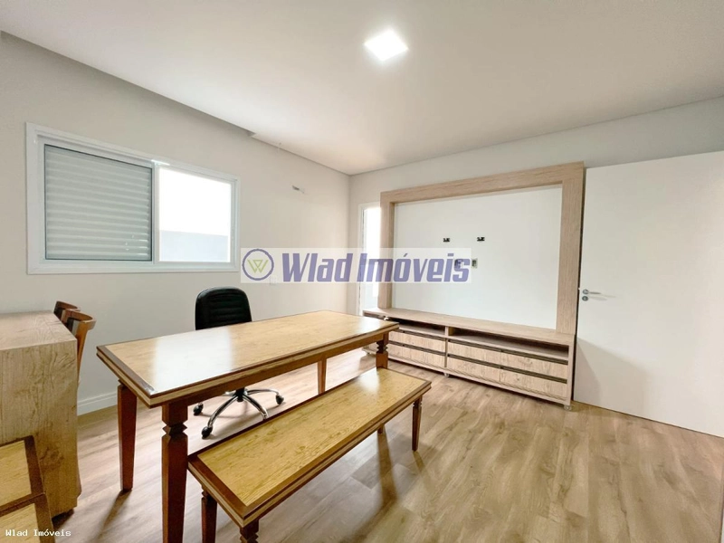 Casa moderna à venda com 04 quartos suítes Bairro Pinheirinho Vinhedo: 2ª foto da galeria de imagens do imóvel