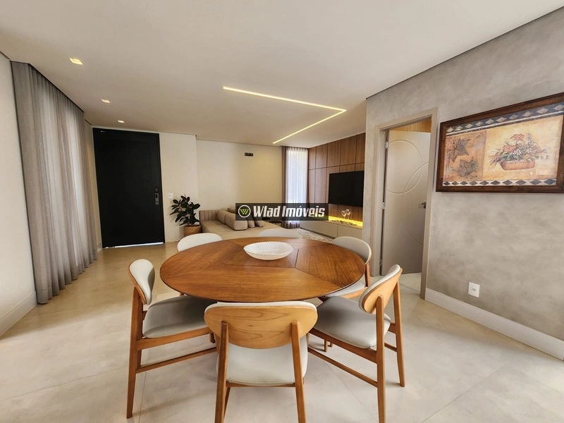 Excelente residência no Condomínio Bosque da Mata, em Valinhos, com 300 m² de terreno e 253 m² de área construída, projetada para oferecer conforto, praticidade e qualidade de vida.: 22ª foto da galeria de imagens do imóvel
