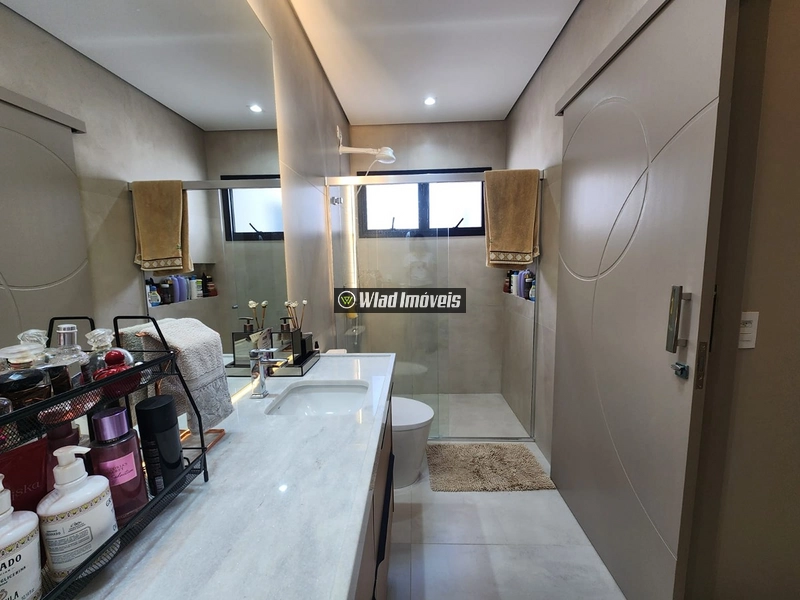 Excelente residência no Condomínio Bosque da Mata, em Valinhos, com 300 m² de terreno e 253 m² de área construída, projetada para oferecer conforto, praticidade e qualidade de vida.: 42ª foto da galeria de imagens do imóvel