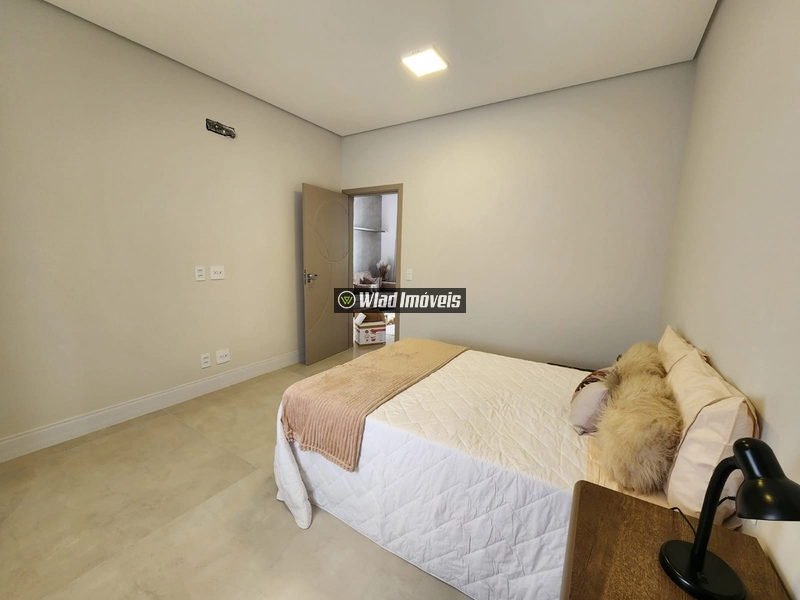 Excelente residência no Condomínio Bosque da Mata, em Valinhos, com 300 m² de terreno e 253 m² de área construída, projetada para oferecer conforto, praticidade e qualidade de vida.: 32ª foto da galeria de imagens do imóvel