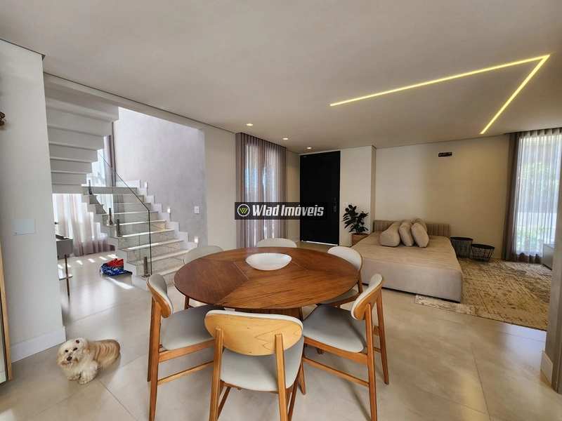 Excelente residência no Condomínio Bosque da Mata, em Valinhos, com 300 m² de terreno e 253 m² de área construída, projetada para oferecer conforto, praticidade e qualidade de vida.: 21ª foto da galeria de imagens do imóvel