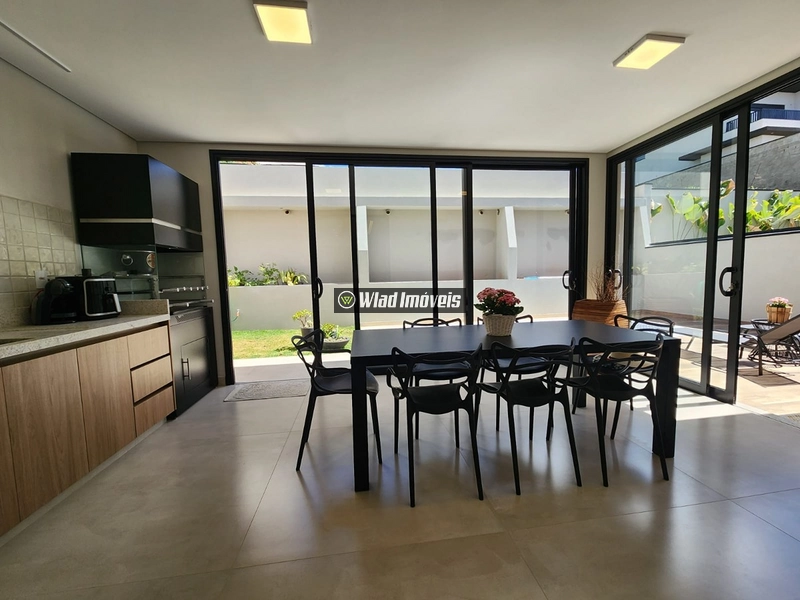 Excelente residência no Condomínio Bosque da Mata, em Valinhos, com 300 m² de terreno e 253 m² de área construída, projetada para oferecer conforto, praticidade e qualidade de vida.: 10ª foto da galeria de imagens do imóvel