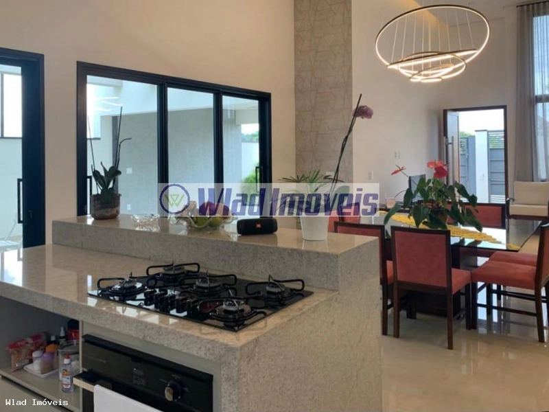Casa a Venda com 02 quartos 01 suíte no Bairro Pinheirinho em Vinhedo: 2ª foto da galeria de imagens do imóvel