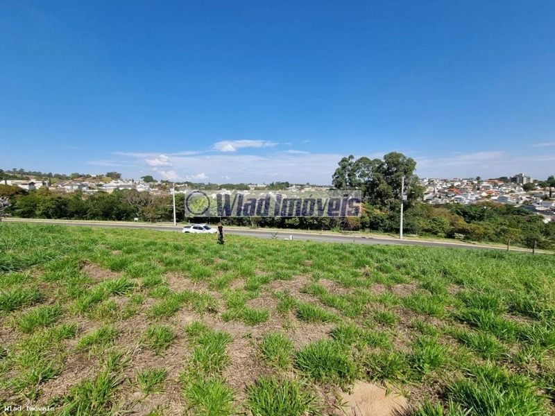 Terreno plano a Venda no Bairro Jardim Panorama em Vinhedo: 3ª foto da galeria de imagens do imóvel
