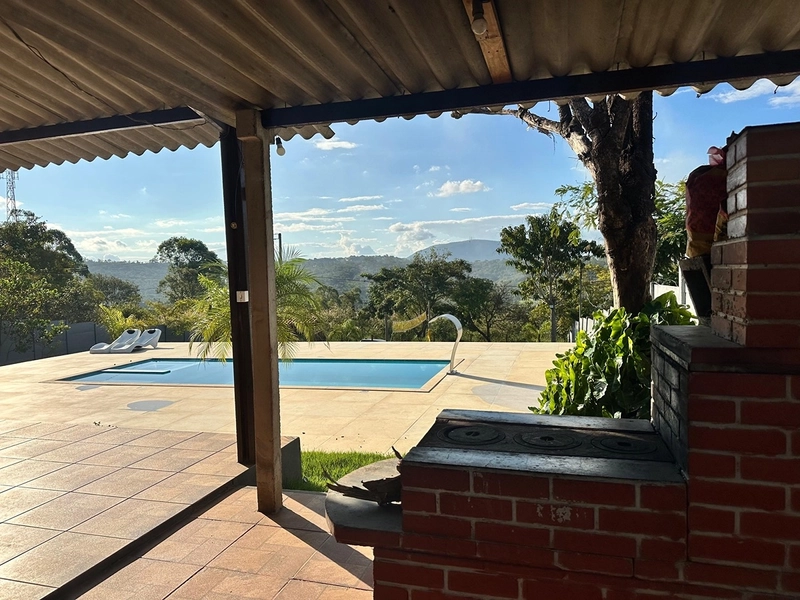 Sítio de 1.000 m² com Piscina e Área Gourmet à Venda em Mateus Leme/MG: 4ª foto da galeria de imagens do imóvel