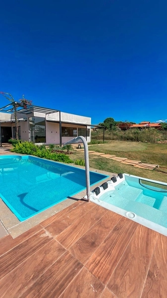 Sítio Moderno com Piscina e Spa Aquecidos no Portal Serra Azul – Mateus Leme: 1ª foto da galeria de imagens do imóvel