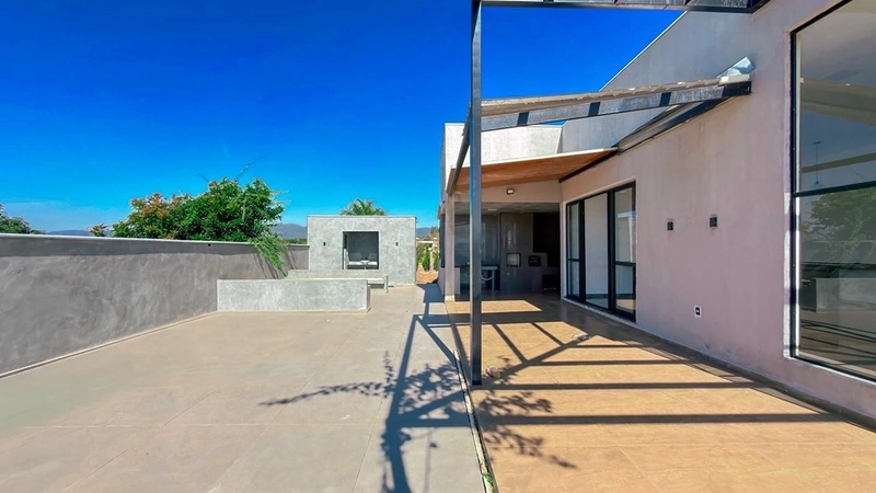 Sítio Moderno com Piscina e Spa Aquecidos no Portal Serra Azul – Mateus Leme: 2ª foto da galeria de imagens do imóvel