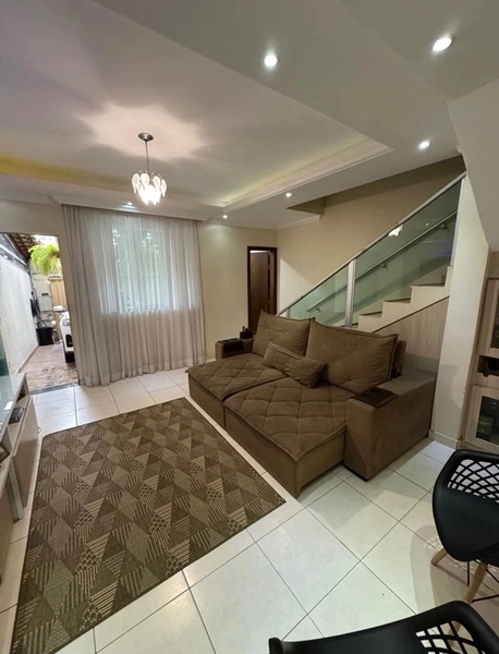 Casa à venda no Sapucaias, Contagem — 3 quartos, suíte e hidromassagem: 2ª foto da galeria de imagens do imóvel