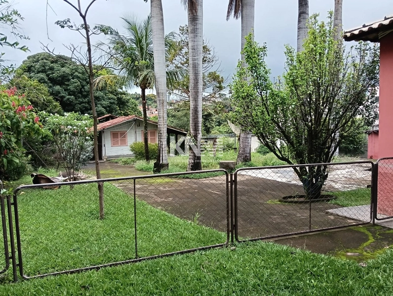 Casa Espaçosa com Terreno Amplo na Av. JK – Itaúna - MG: 6ª foto da galeria de imagens do imóvel