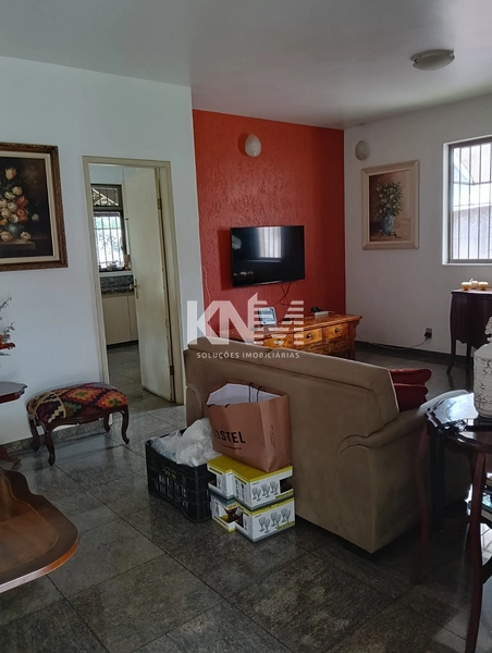 Casa Espaçosa com Terreno Amplo na Av. JK – Itaúna - MG: 4ª foto da galeria de imagens do imóvel