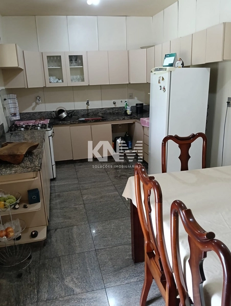 Casa Espaçosa com Terreno Amplo na Av. JK – Itaúna - MG: 5ª foto da galeria de imagens do imóvel