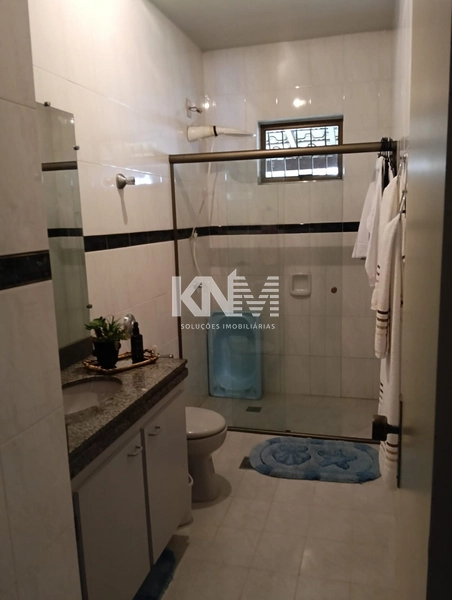 Casa Espaçosa com Terreno Amplo na Av. JK – Itaúna - MG: 8ª foto da galeria de imagens do imóvel