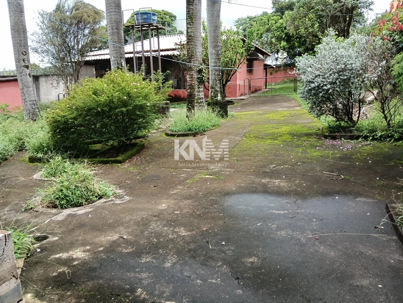 Casa Espaçosa com Terreno Amplo na Av. JK – Itaúna - MG: 13ª foto da galeria de imagens do imóvel